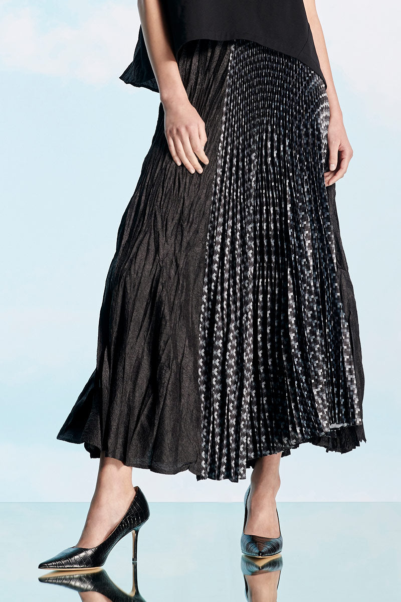 Panel Skirt, Pleats | Black | Skirt | Zoelle