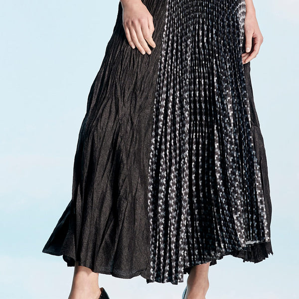 Panel Skirt, Pleats | Black | Skirt | Zoelle