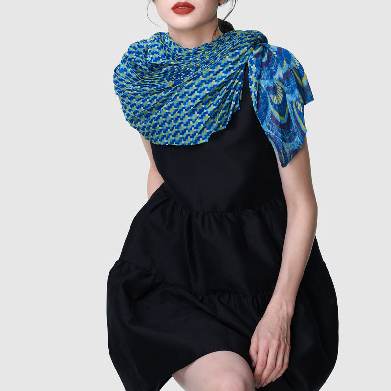 Zoelle Teal Peacock Pleated Scarf